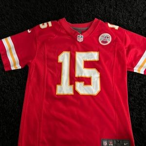 Red chiefs, Patrick Mahomes jersey.